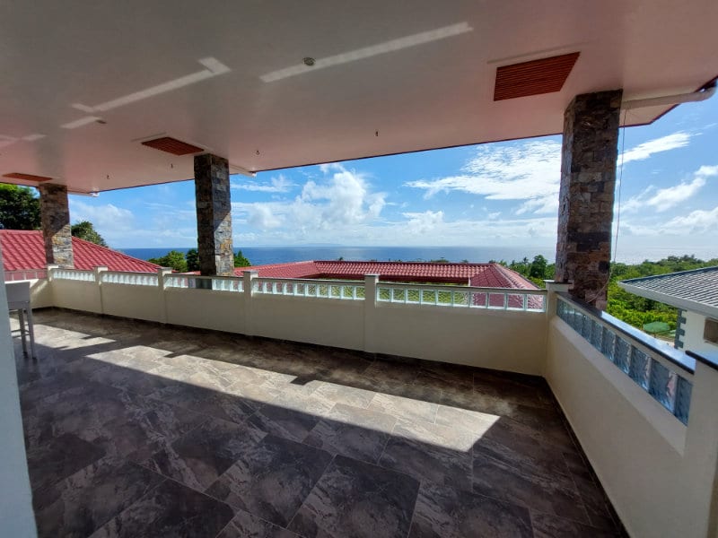 Detail view of the balcony bar