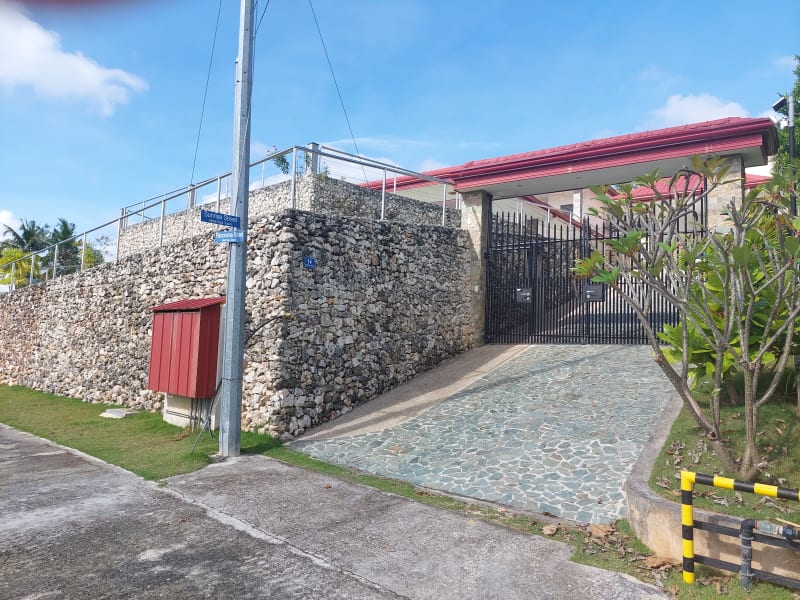 Driveway and access to the garage