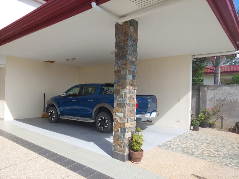 Open garage with ample space