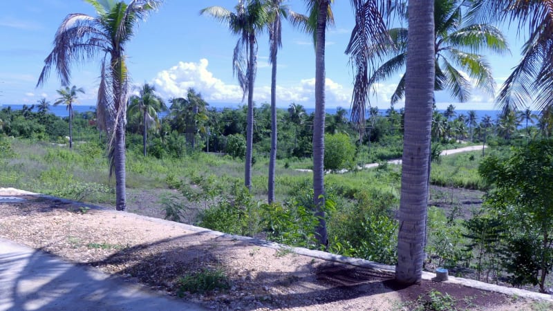 Access road and paved street in Meili Sea Town