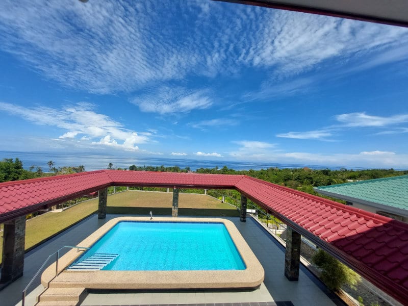 Pool area with raised side walls