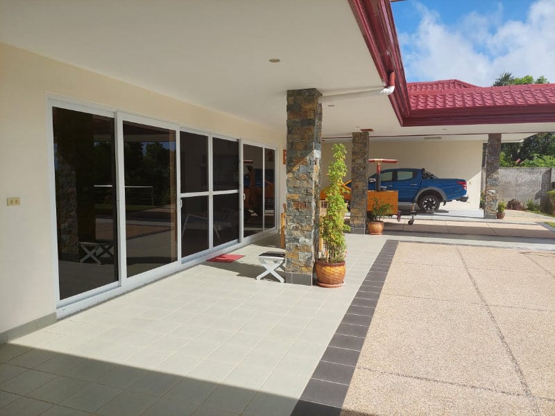 Covered veranda with seating area